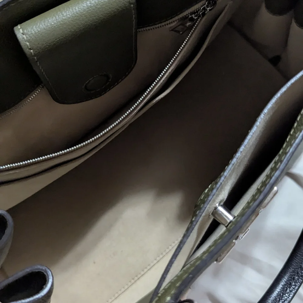 Louis Vuitton Green Leather Tote Bag - Picture 4 of 5